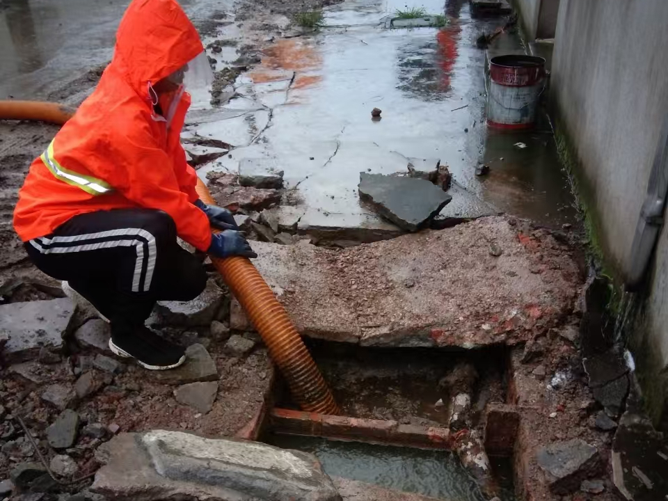 梅县专业清理污水池 炜誉市政以规范流程守护城市 “肠道”