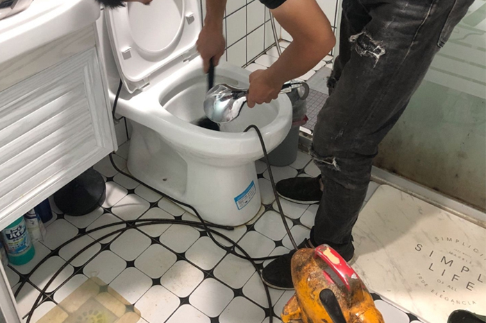 梅县马桶堵塞自己疏通还是找师傅?专业上门服务让你省时更省心