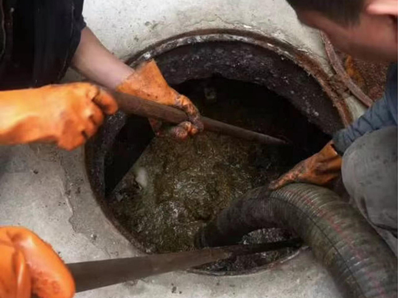 梅县清理化粪池时如何避免沼气的危害?